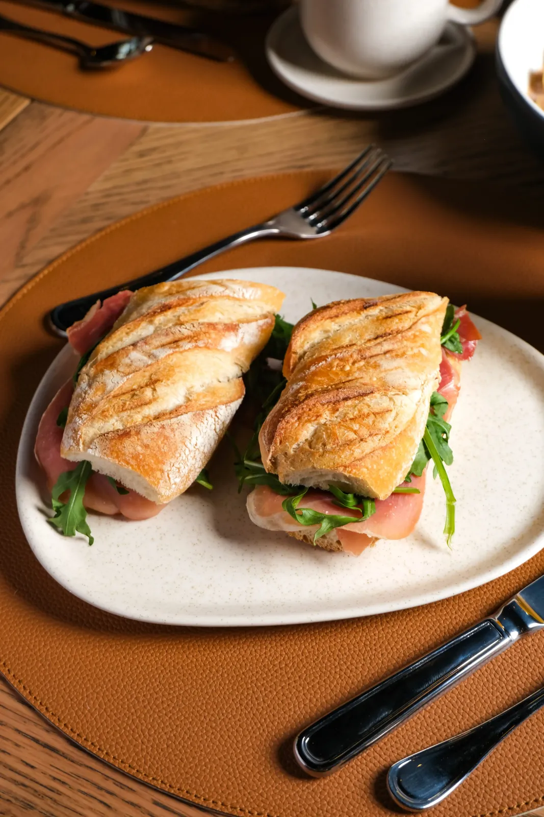 Panini de jamón serrano con arúgula
